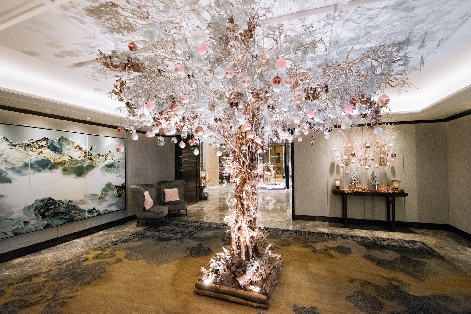 WHERE TO SEE MCQUEENS' FESTIVE DISPLAYS